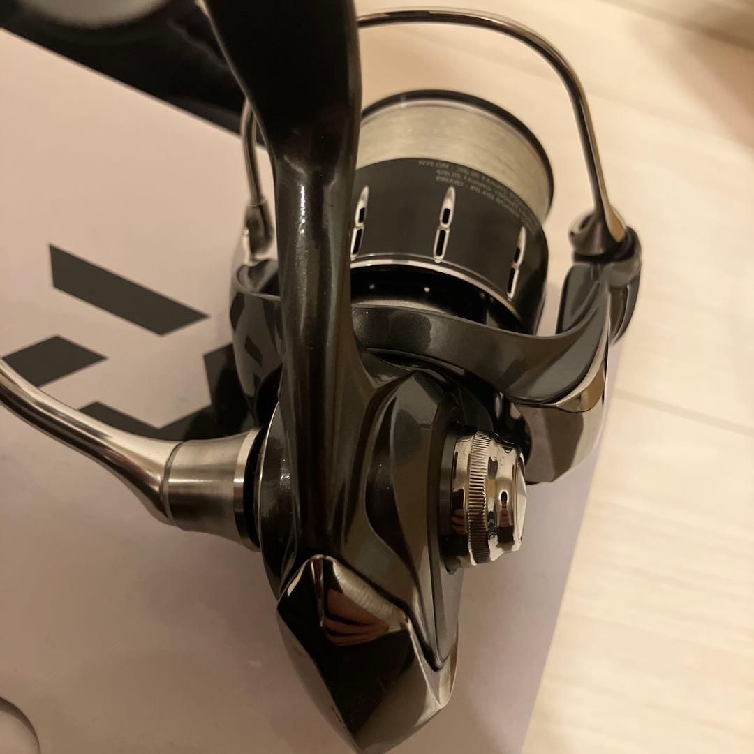 ダイワ　LUVIAS LT2000S-P スピニングリール