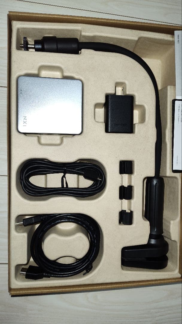 【美品】小型プロジェクター　Nextrage NX1