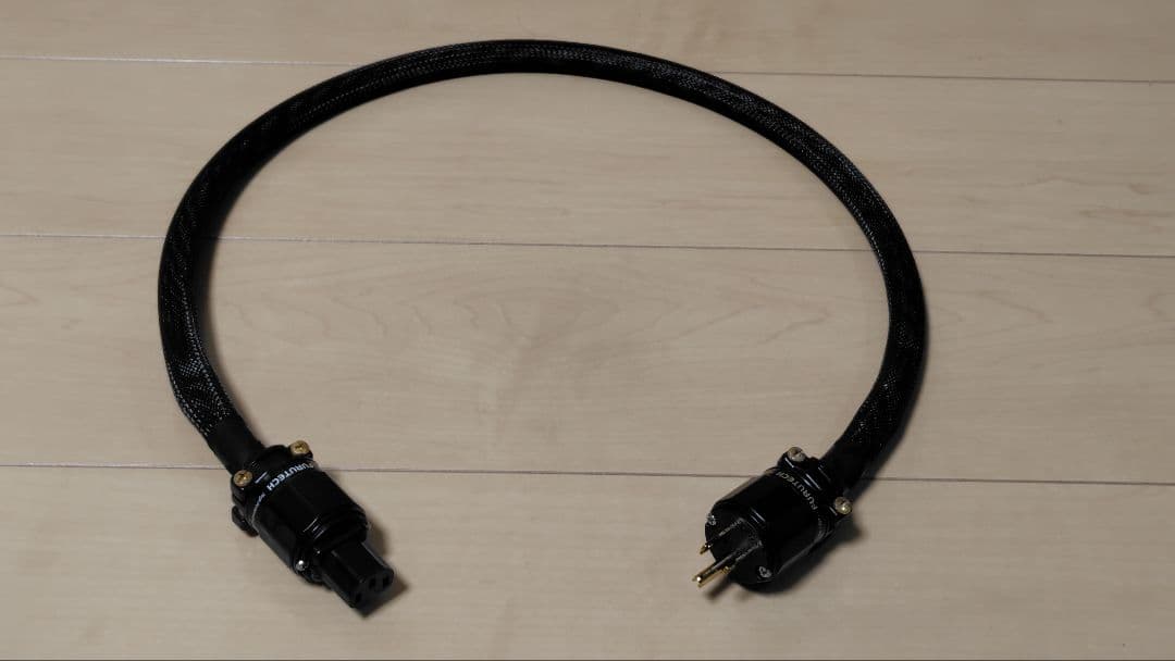 OYAIDE ケーブル FURUTECHプラグ 電源ケーブル約1mです。
