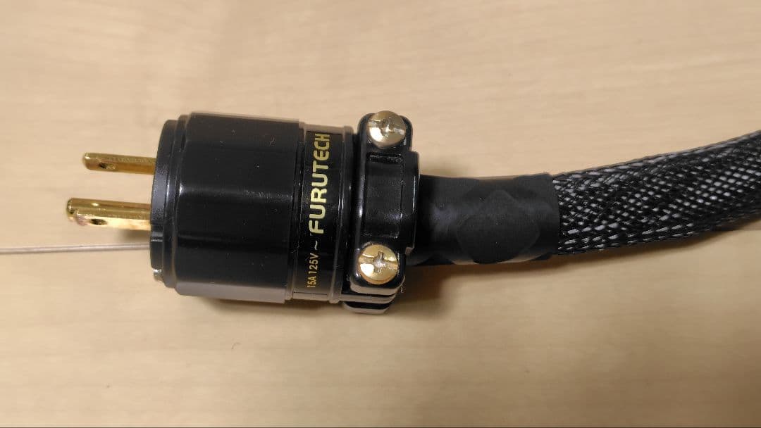 OYAIDE ケーブル FURUTECHプラグ 電源ケーブル約1mです。