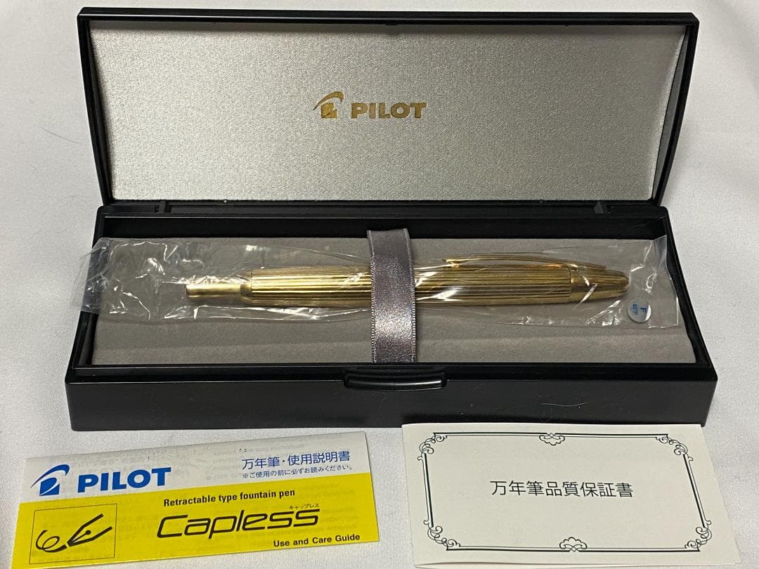 PILOT キャップレス ストライプ ゴールド ペン先F