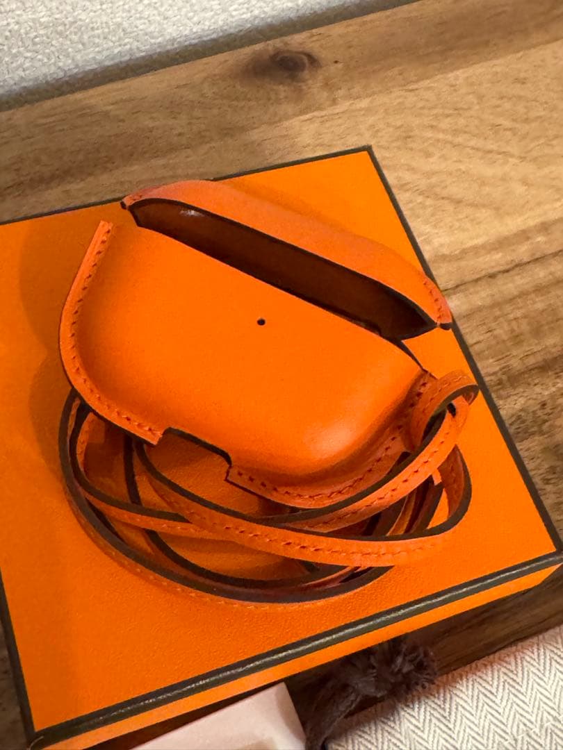 【（＾ν＾）】エルメス AirPods Pro 2用ケース オレンジ