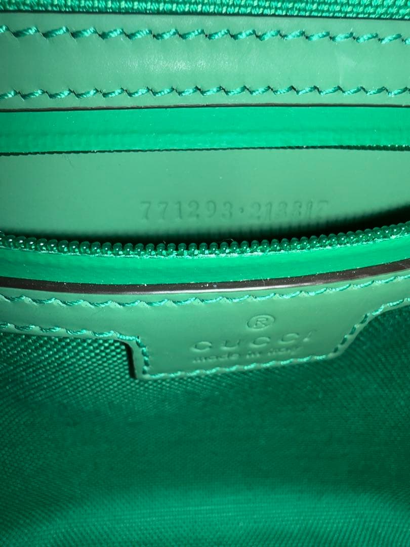 【未使用に近い】GUCCI ラバーエフェクトクロス　バック