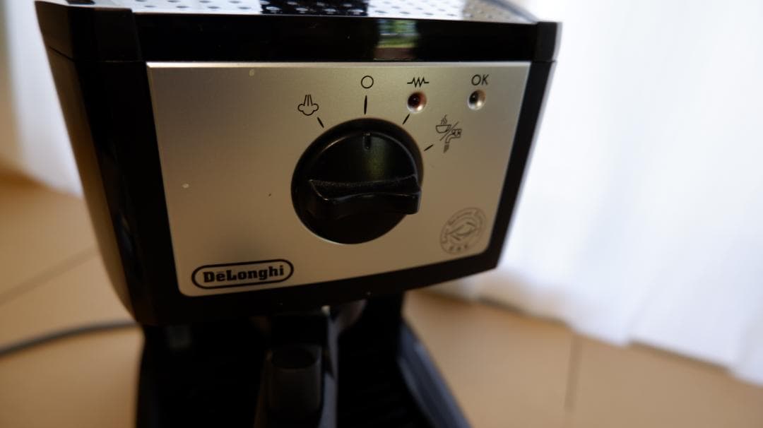DeLonghi エスプレッソ カプチーノメーカー ブラック EC152J