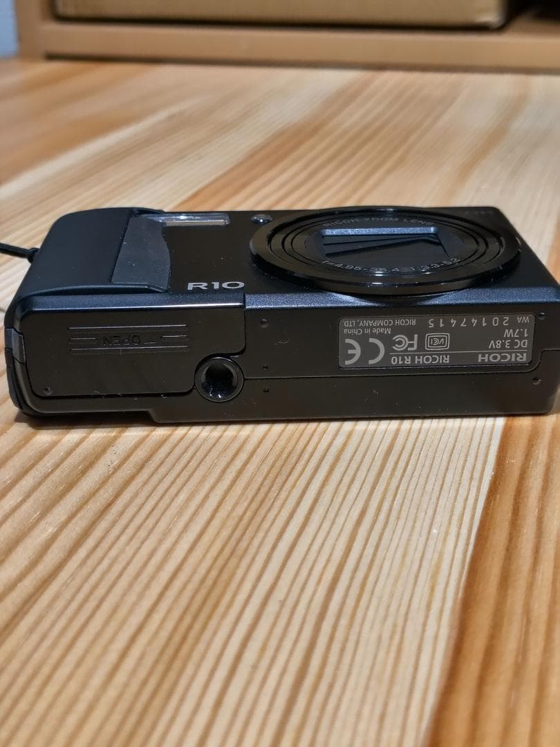 RICOH R10 コンパクトデジタルカメラ 本体