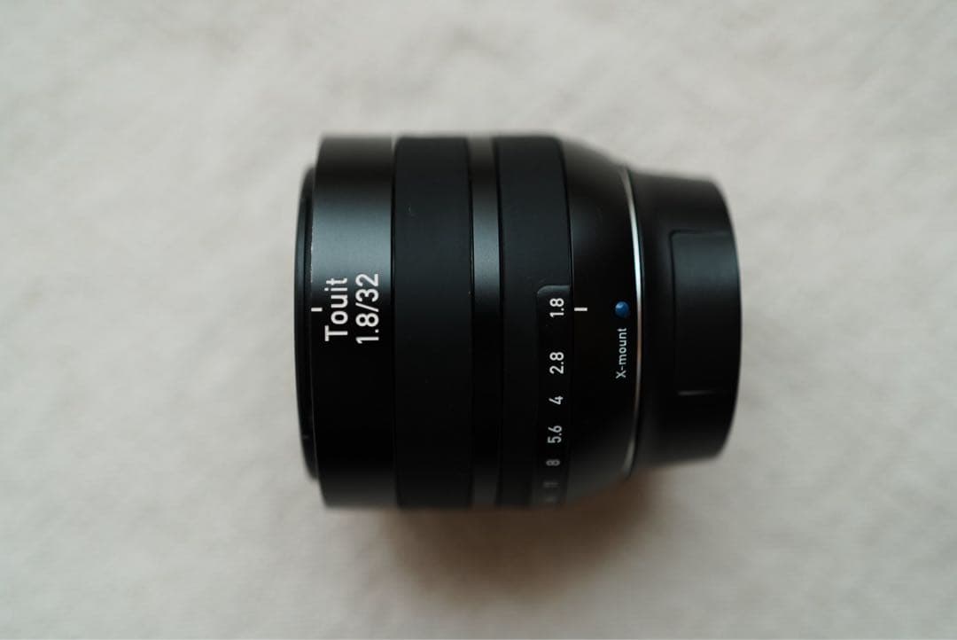 ZEISS Touit 32mm f/1.8 レンズ