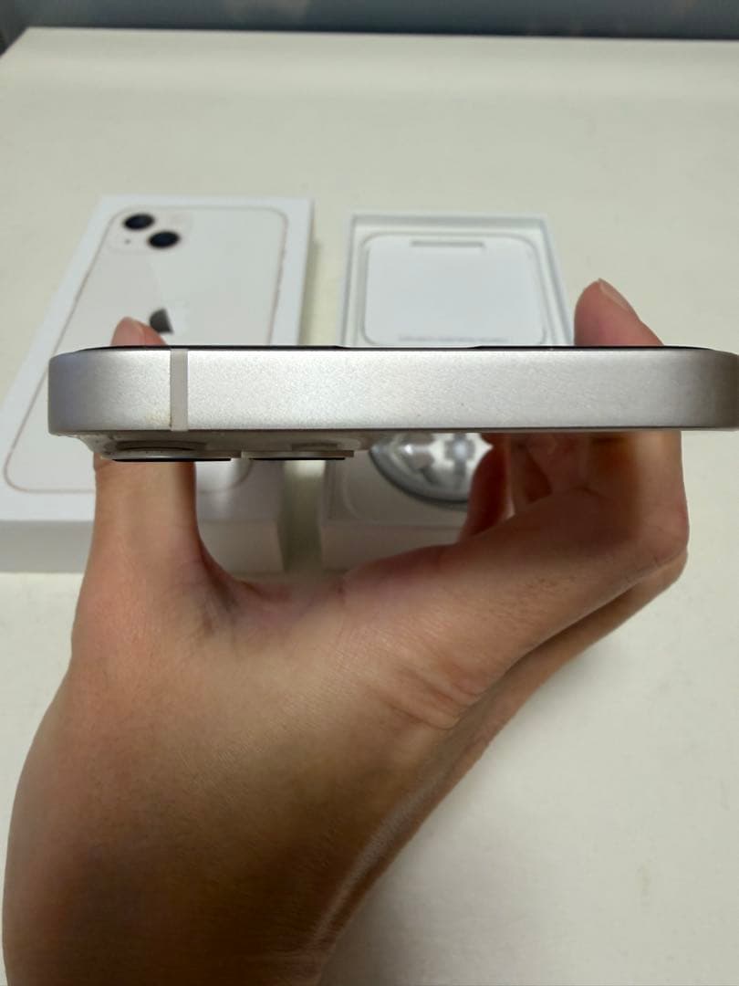 Apple iPhone 13 ホワイト 本体