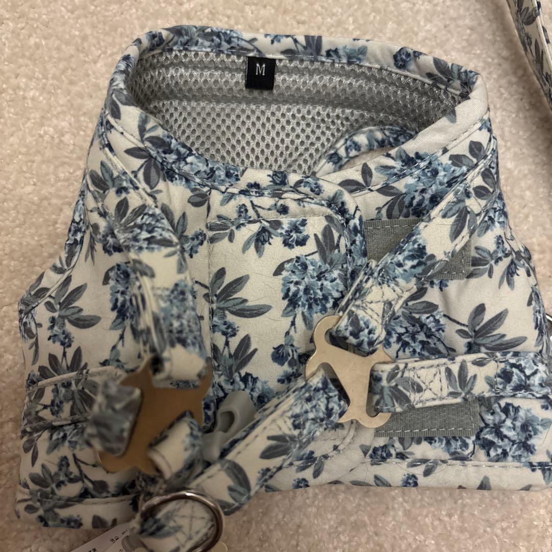 LAURA ASHLEY 花柄ハーネス Mサイズ　リードとセット売り