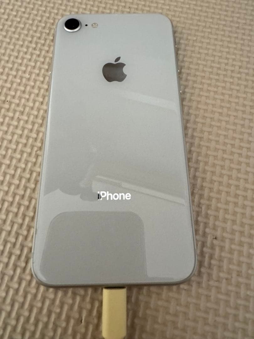 Apple iPhone 8 シルバー 本体