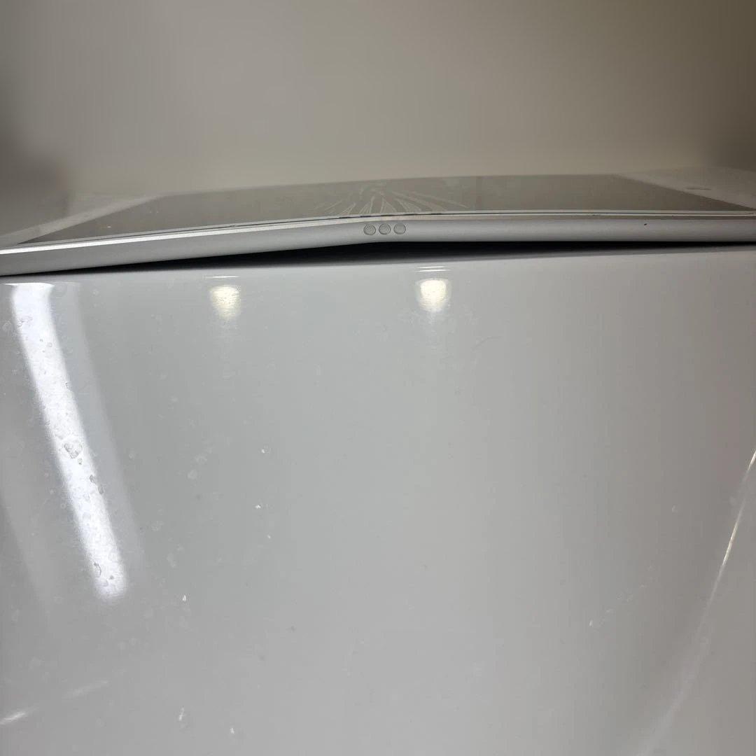 匿名発送　iPad本体 ひび割れありiPad（第8世代　変形　ジャンク品