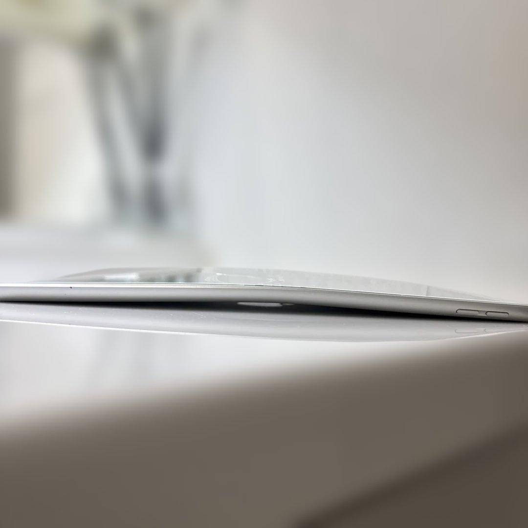 匿名発送　iPad本体 ひび割れありiPad（第8世代　変形　ジャンク品