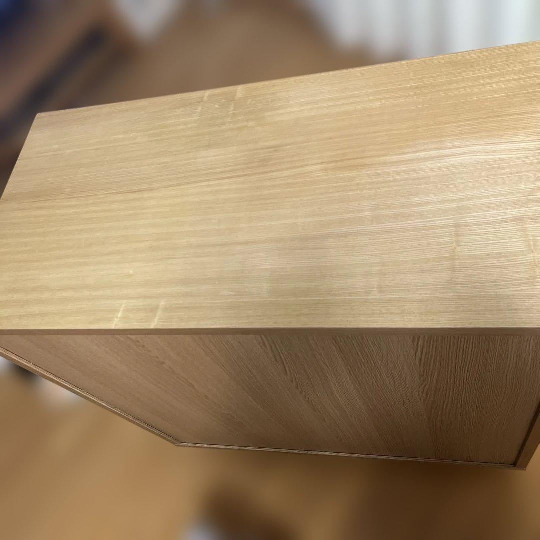 木製ガラス扉付きキャビネット