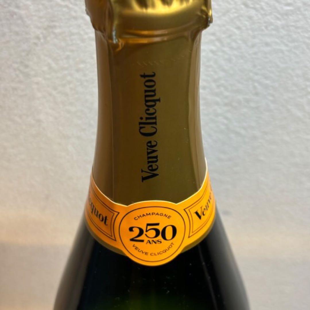 NA4837 4686 Veuve Clicquot ヴーヴクリコ イエロー