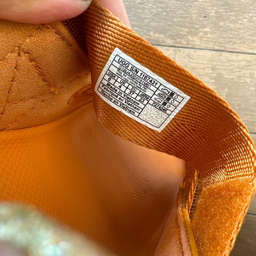 美品　UGG ゴールデンライズ　オレンジ　23cm