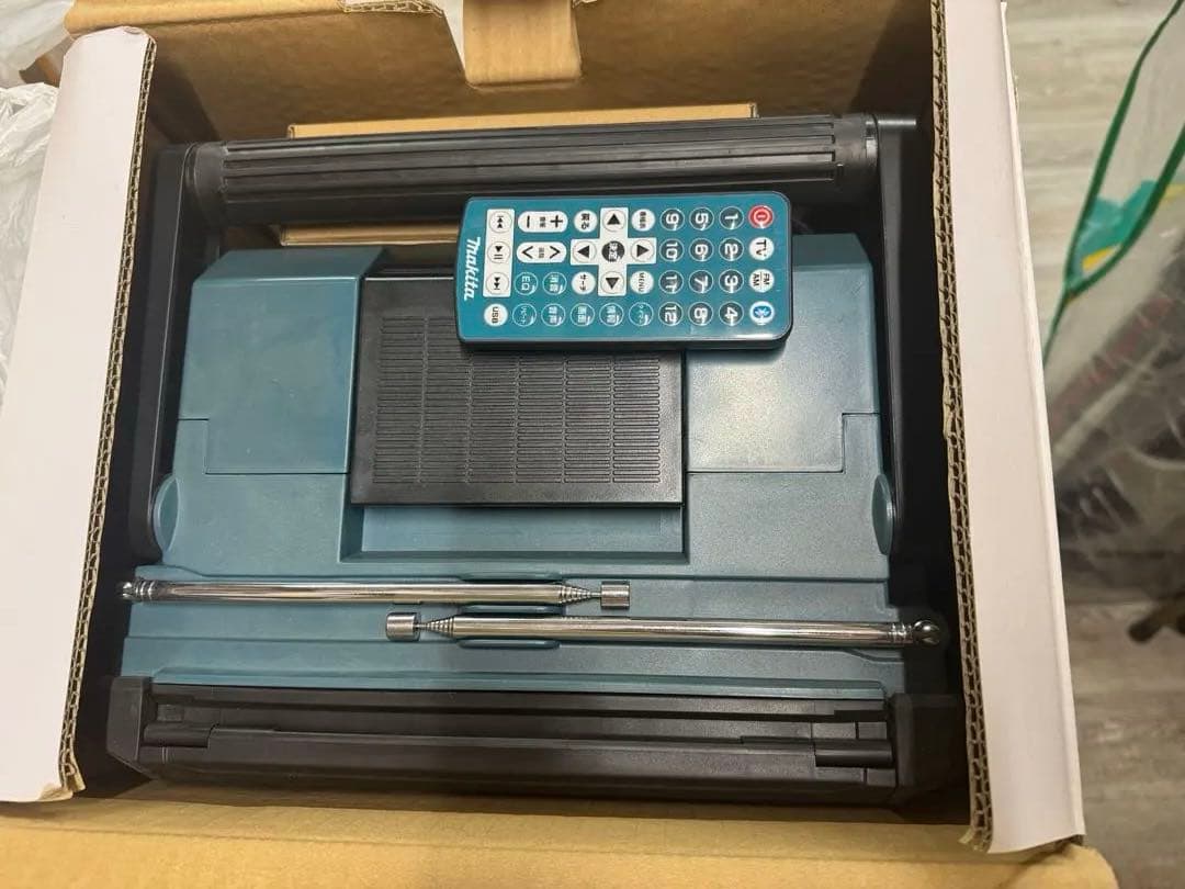 ぬ*ん様 Makita 充電式ラジオテレビ TV100