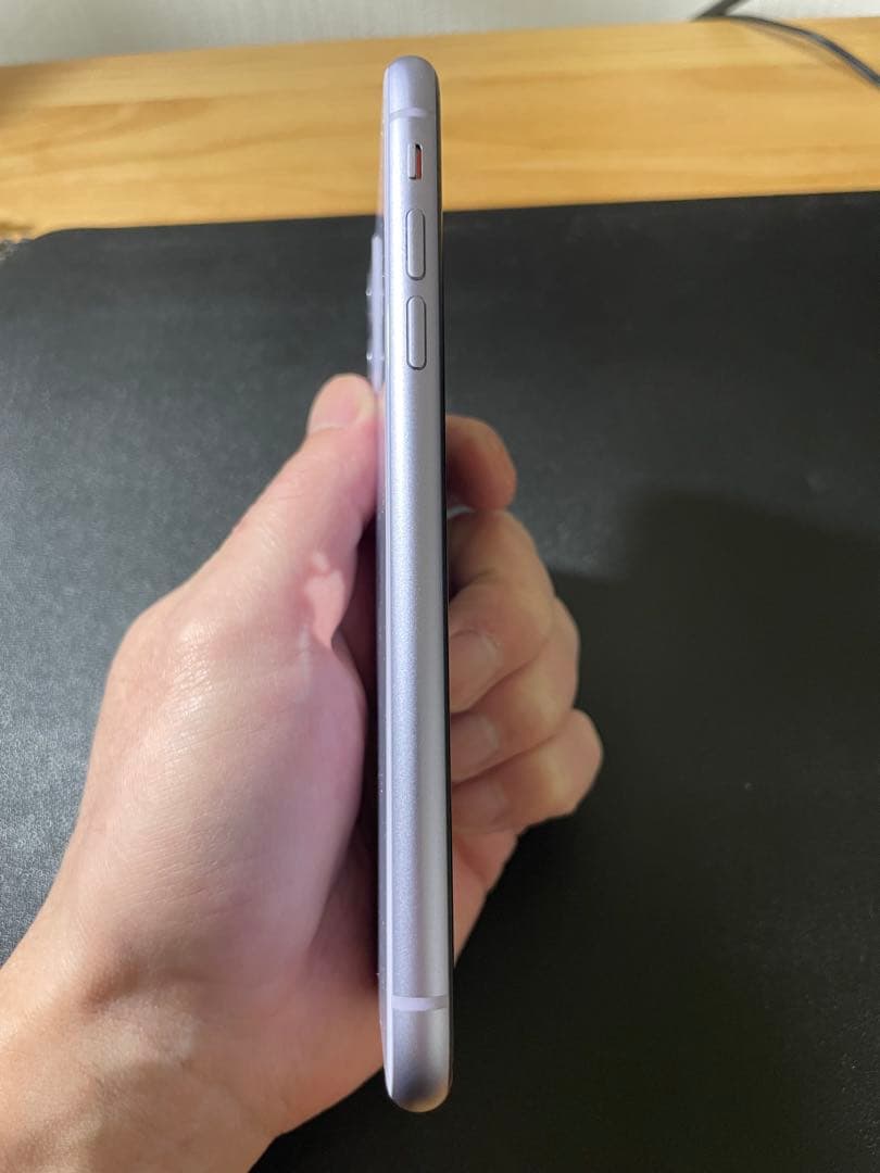 レラ‼️美品 iPhone 11 本体 パープル64GB SIMフリー