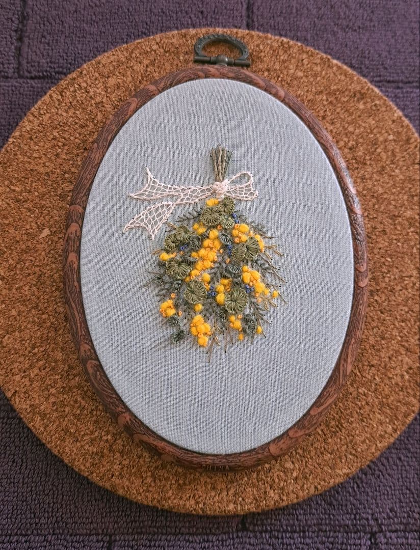 【専用】ハンドメイド　刺繍ブローチ