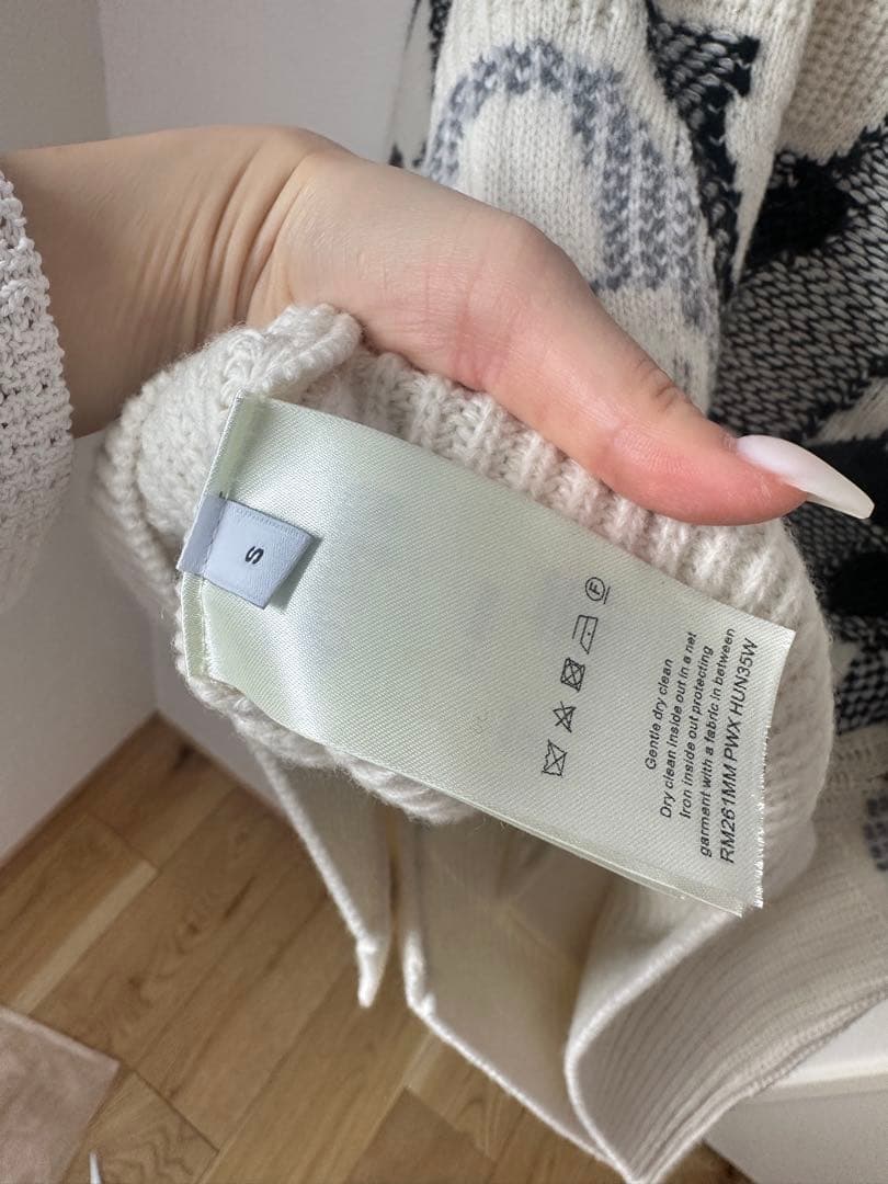 LOUIS VUITTON アイボリー ニットカーディガン グラフィックデザイン