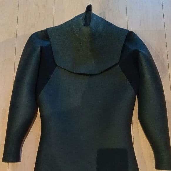 セミドライ、メローウェットスーツ、5✕3ミリ、ML-Bサイズ、ノンジップ