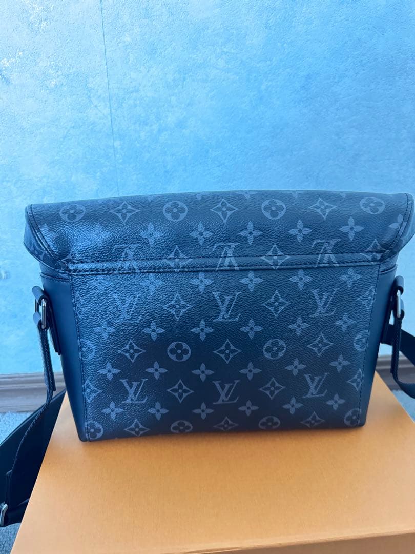 極美品 ルイヴィトン　メッセンジャーヴォワヤージュPM ブラック