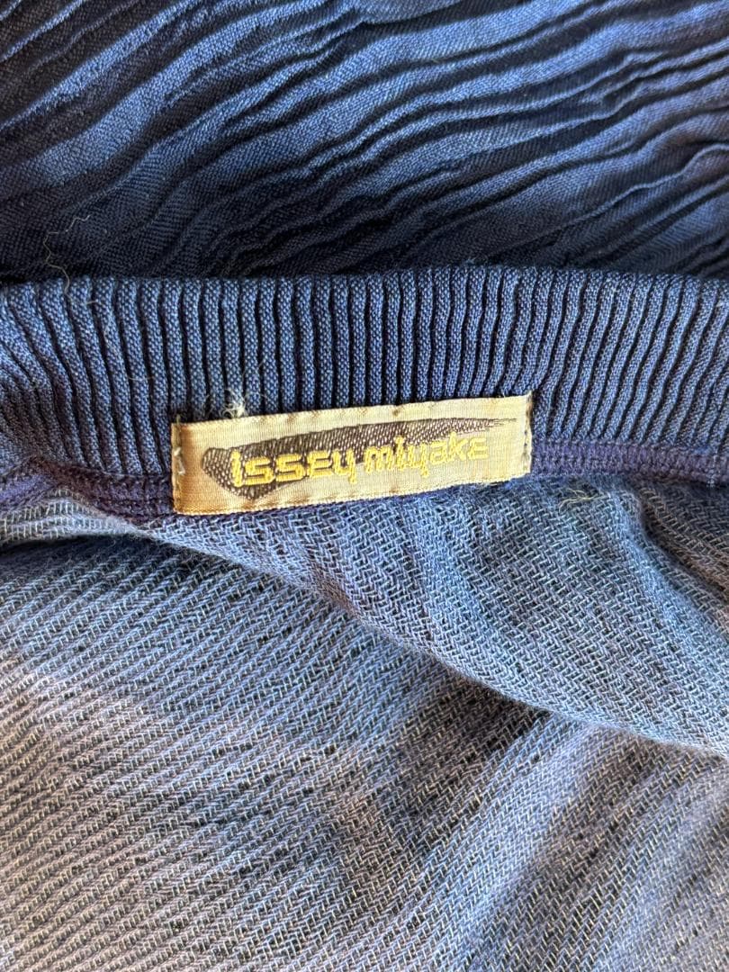 ISSEY MIYAKE　ツヤなしプリーツ加工 オーバーサイズ トップス ブルー