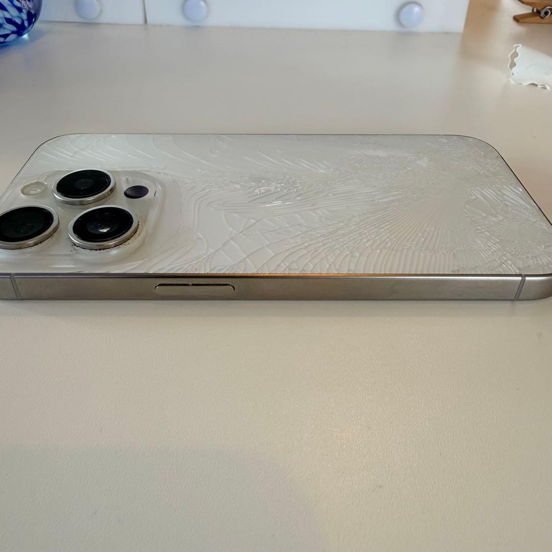 iPhone 15 Pro 265Gホワイト本体 ジャンク