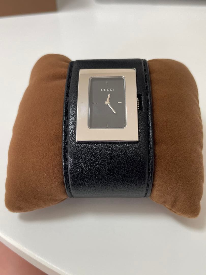 美品GUCCI レザー腕時計 スクエアフェイス