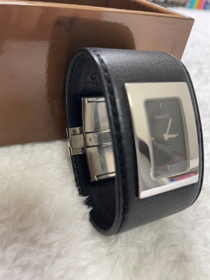 美品GUCCI レザー腕時計 スクエアフェイス