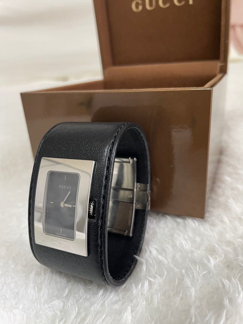 美品GUCCI レザー腕時計 スクエアフェイス