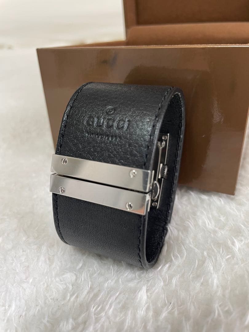 美品GUCCI レザー腕時計 スクエアフェイス