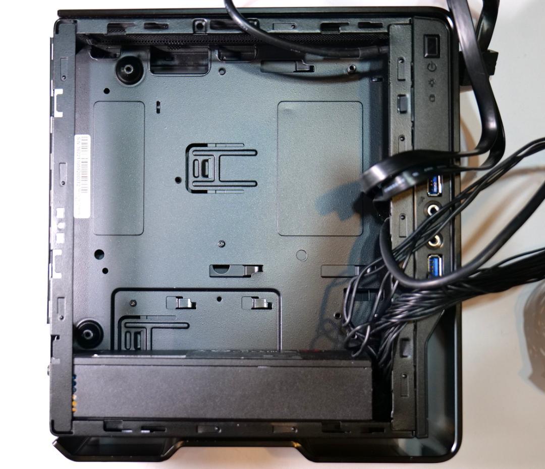 中古 IN WIN IW-BQ696S Chopin ITX PCケース