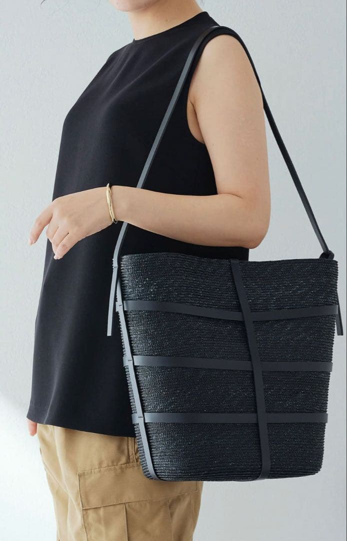 【新品:定価52800】Whim Gazette ストローショルダーバッグ 黒