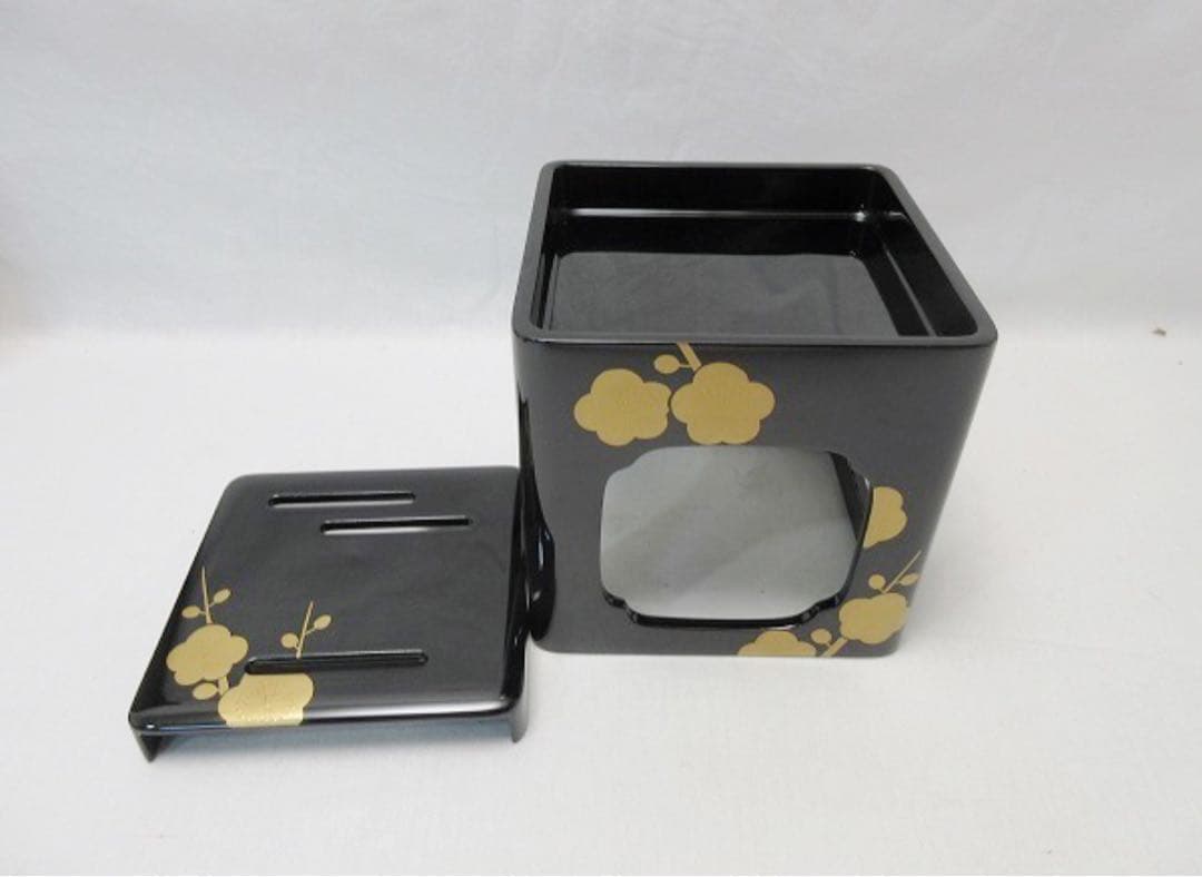 ほぼ未使用 懐石道具 木製黒塗 金彩松 竹 梅蒔絵 屠蘇器 四ツ揃 共箱