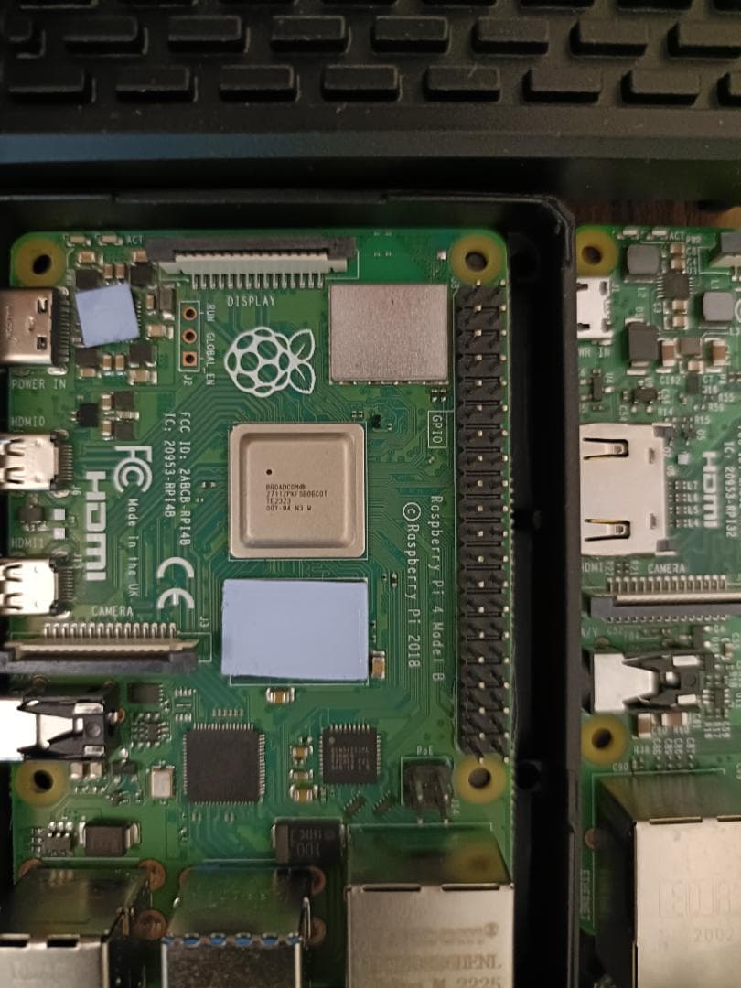 Raspberry Pi 4&3、ヒートシンクとSDカード付きセット