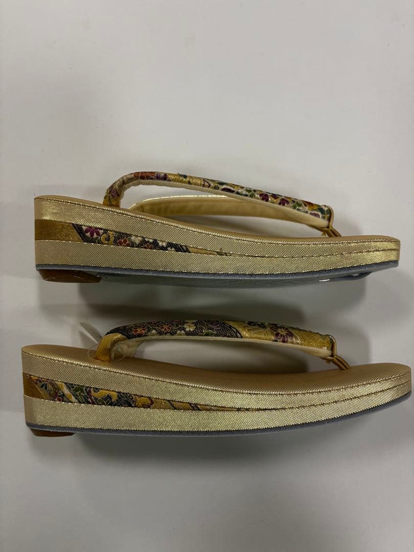 和装用草履バッグセット　金　正絹　正倉院模様　刺繍　多色使い　成人式　未使用品