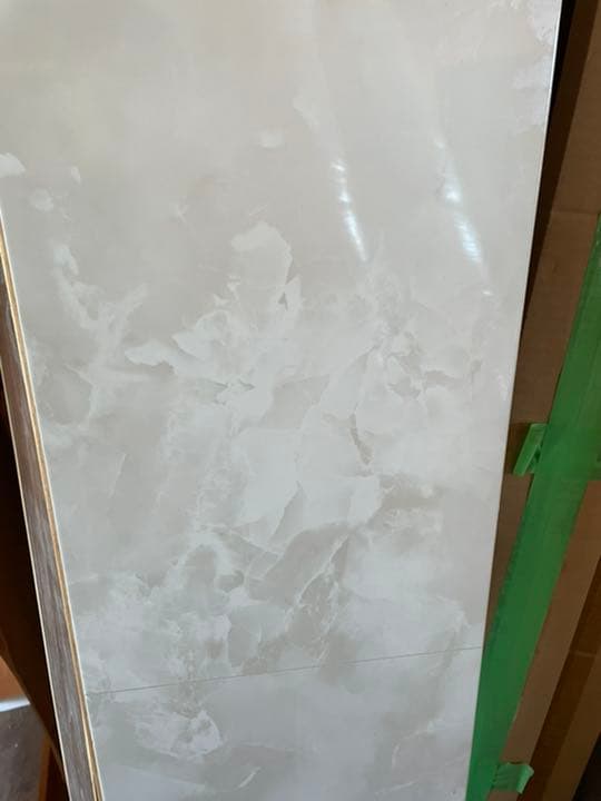 ダイケン　ホワイトオニキス　フローリング　大理石調