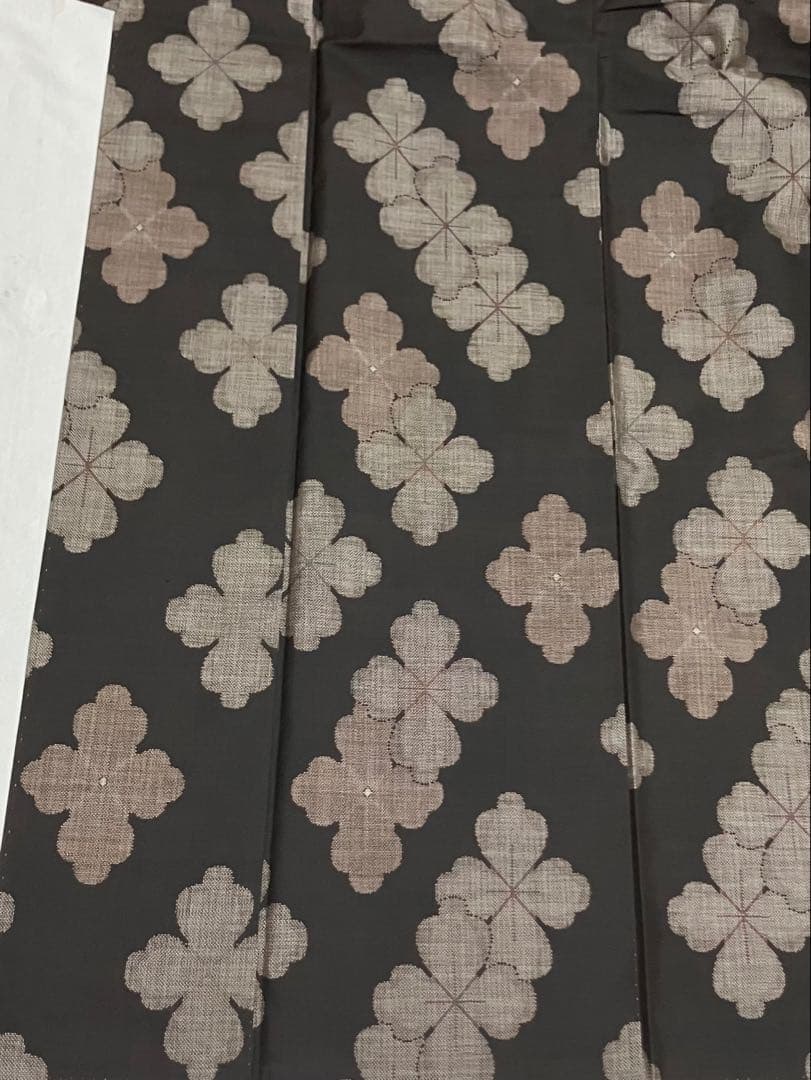 本場奄美大島紬 地空き 経緯絣 9マルキ 小紋 花菱 証紙 美品 イ6478