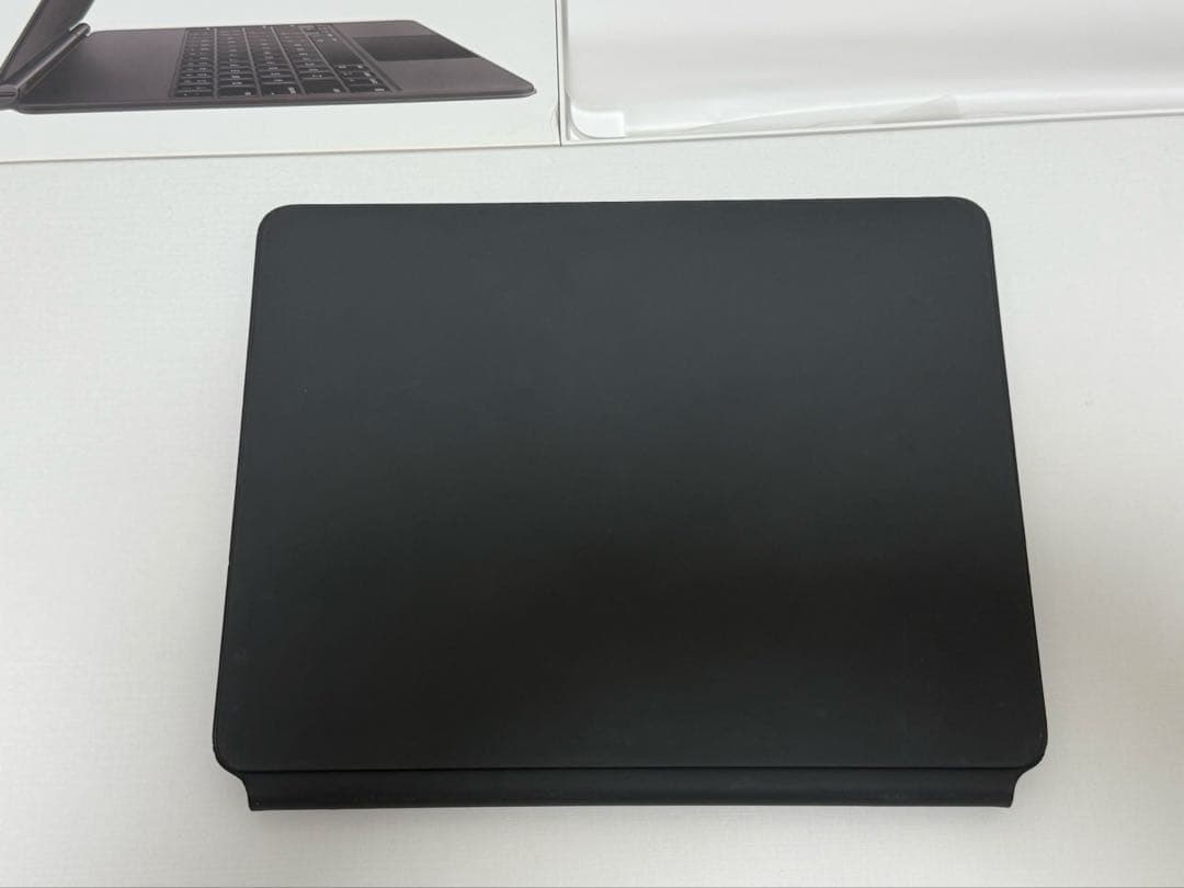 純正Magic Keyboard MXQU2J/A 12.9インチ