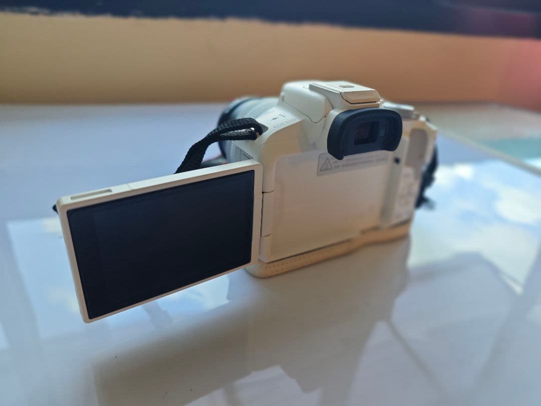 【ほぼ新品】Canon EOS R50ホワイトレンズキット高級ケース付