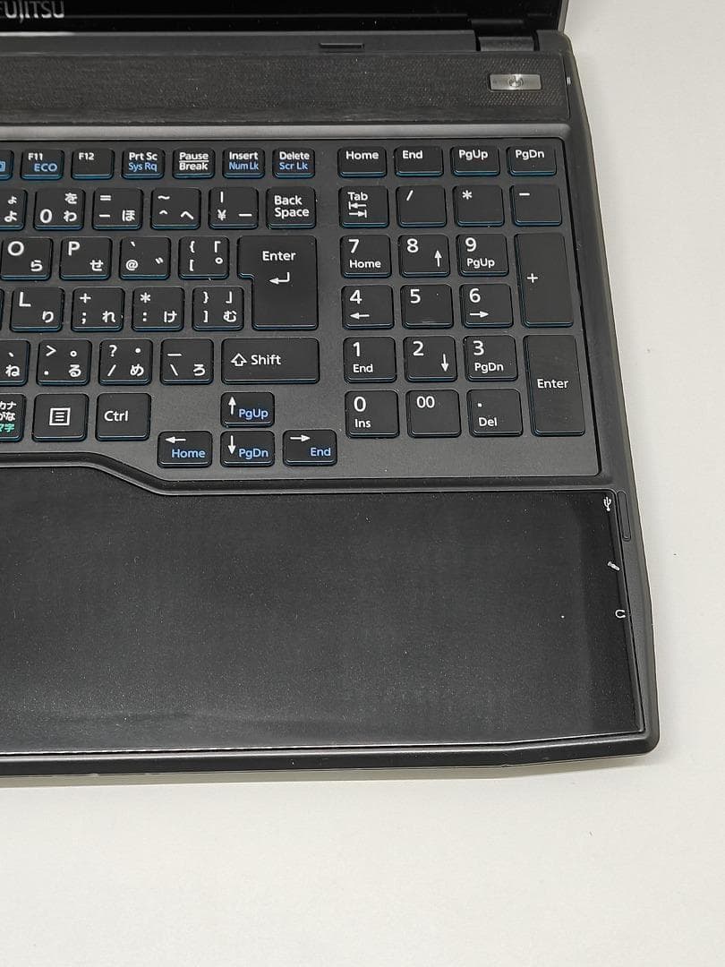 【FUJITSU】爆速 Core i7/新品SSD256GB 8GB D12