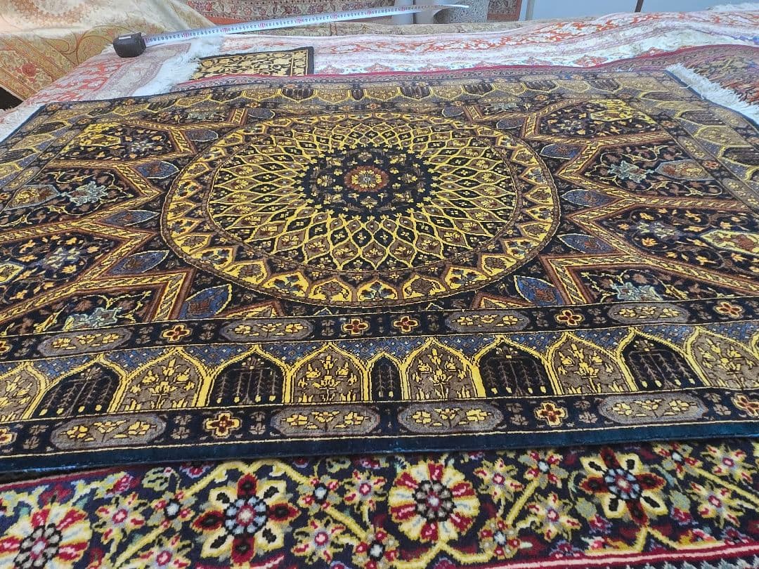 ペルシャ絨毯クム産綺麗なダークグリーンとゴルド色100%手織りシルク120×80