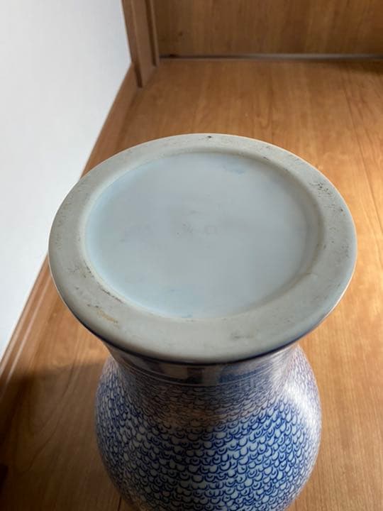 青花梅瓶、綺麗な魅力有る花瓶です。