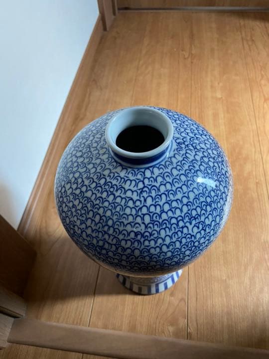 青花梅瓶、綺麗な魅力有る花瓶です。