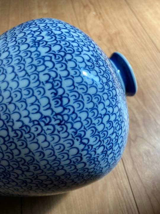 青花梅瓶、綺麗な魅力有る花瓶です。