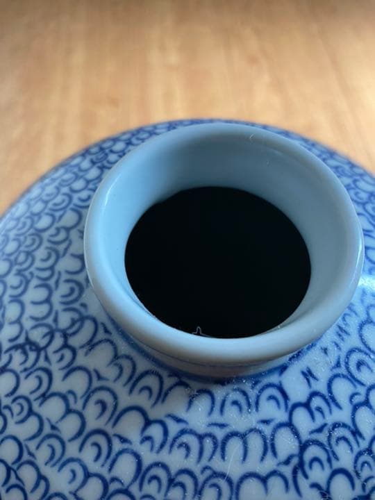 青花梅瓶、綺麗な魅力有る花瓶です。