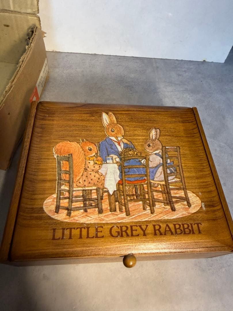 リトルグレイラビット 木製オルゴール Sankyo 日本製 箱付　昭和レトロ
