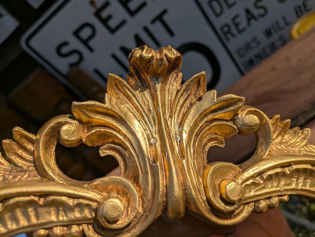 装飾的な壁掛け鏡　イタリア ミラー ゴールド アンティーク ロココ イサス