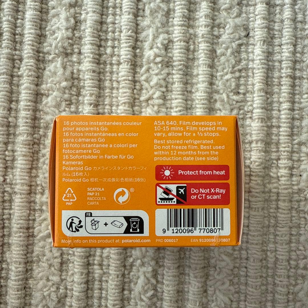 Polaroid Go Camera & Color Go Film 16枚入り