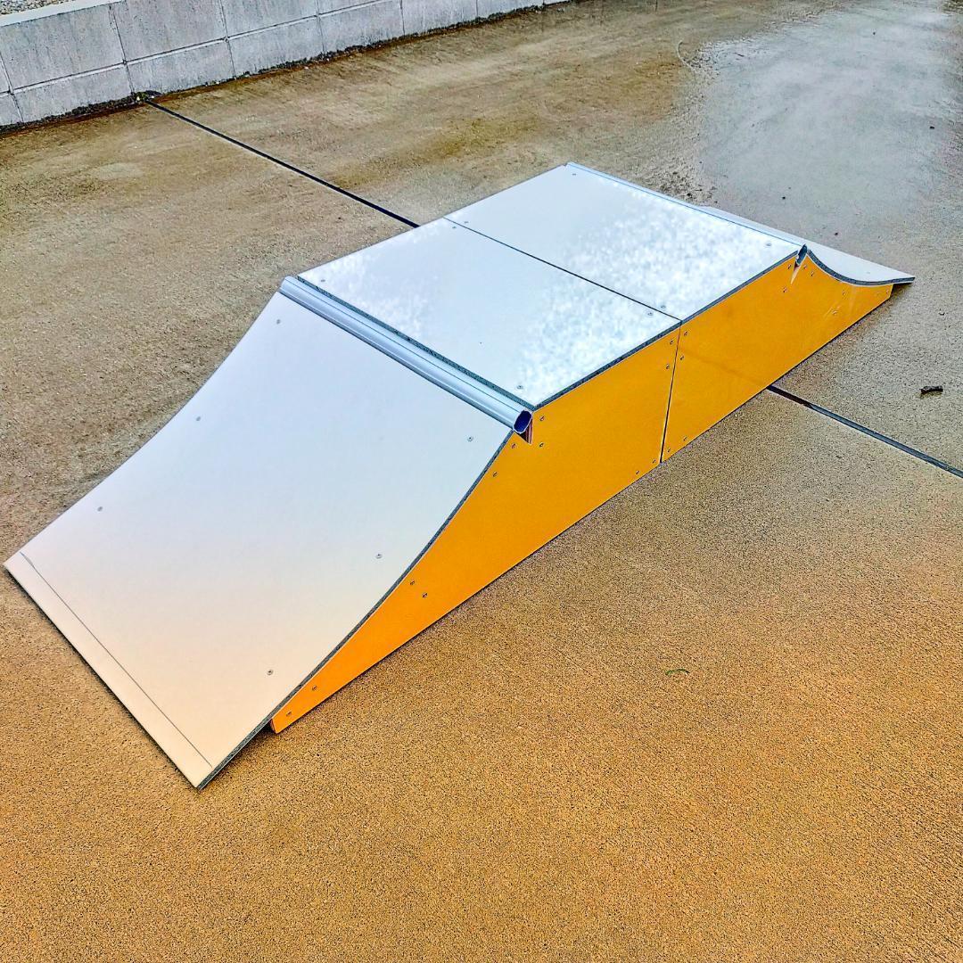 すぐにお届け 送料込 スケボーランプ 完成品 高さH300mm スケボー