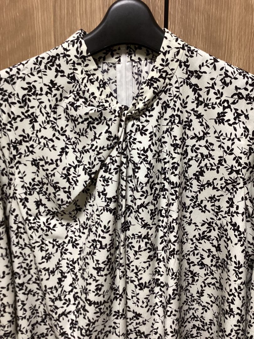 新品タグ付　2025SS 　23区　【洗える】シャドーリーフ プリント ブラウス